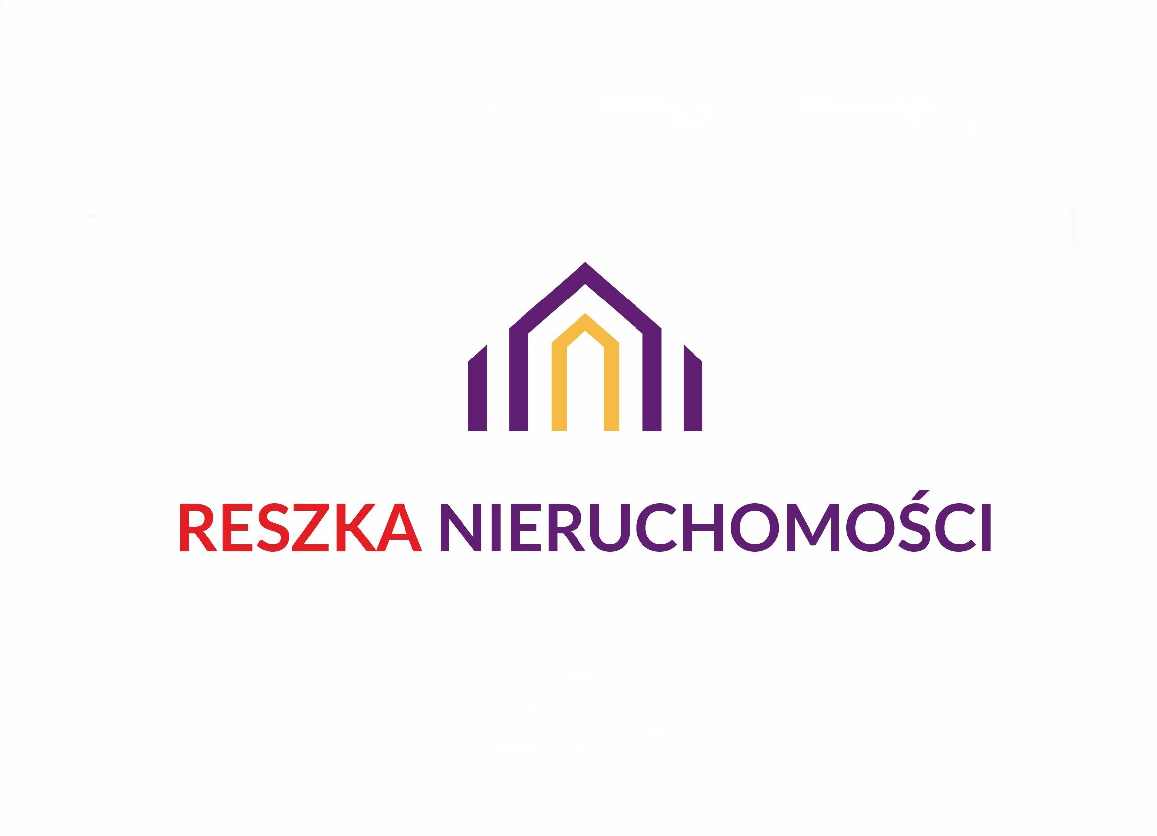 Oficjalne logo Reszka Nieruchomości wyśrodkowane na białym tle. Składa się z graficznego symbolu trzech domów wpisanych jeden w drugi (fioletowo-złote) oraz dwukolorowego napisu pod spodem.
